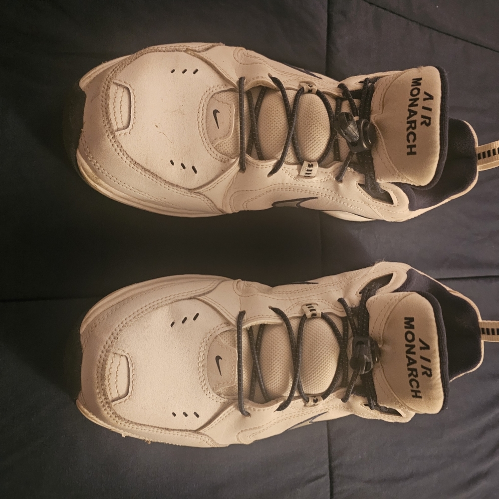 Nike Monarch